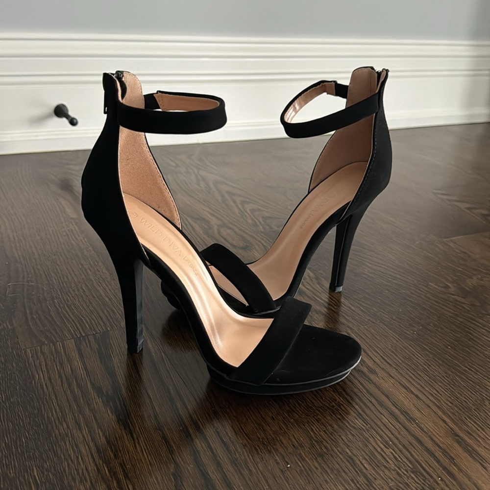 ❣️Black Strappy Sandal Heel❣️👠